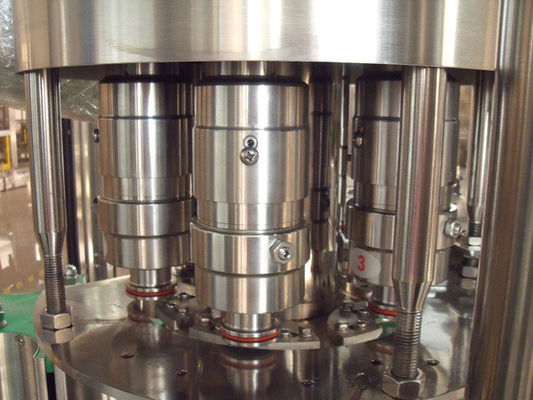 Carbonated Drink Filling Machine Balanced Pressure , Aluminum Can Filling Machinery 220V / 380V
